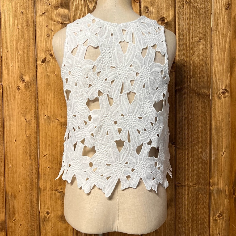 Caution To The Wind Medium White Floral Appliqué Crochet Cropped Tank Top - Picture 4 of 7